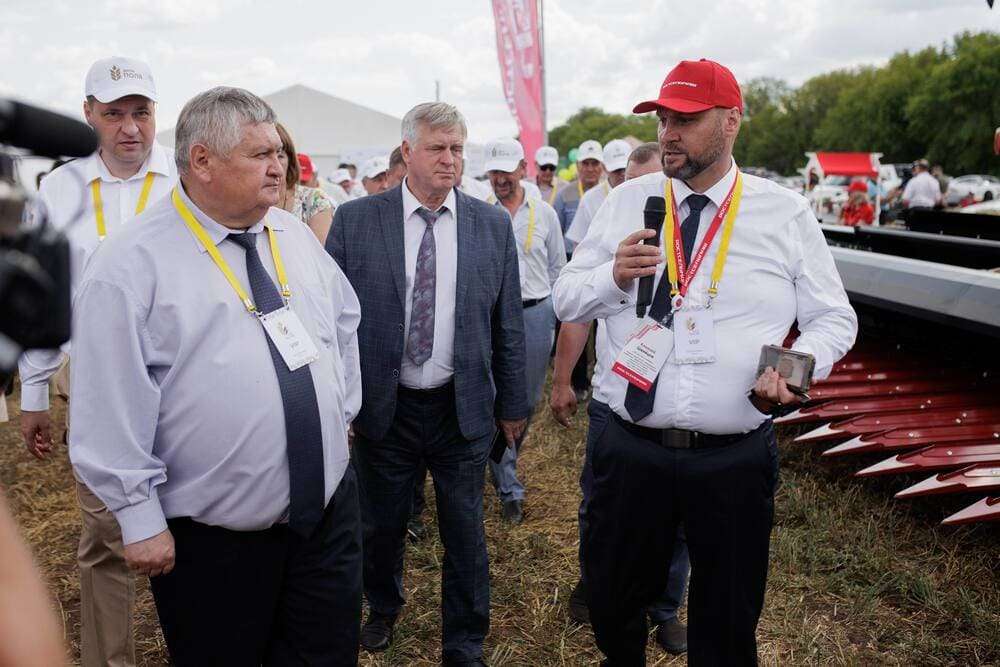 Первый вице-губернатор Оренбургской области на экспозиции Ростсельмаш