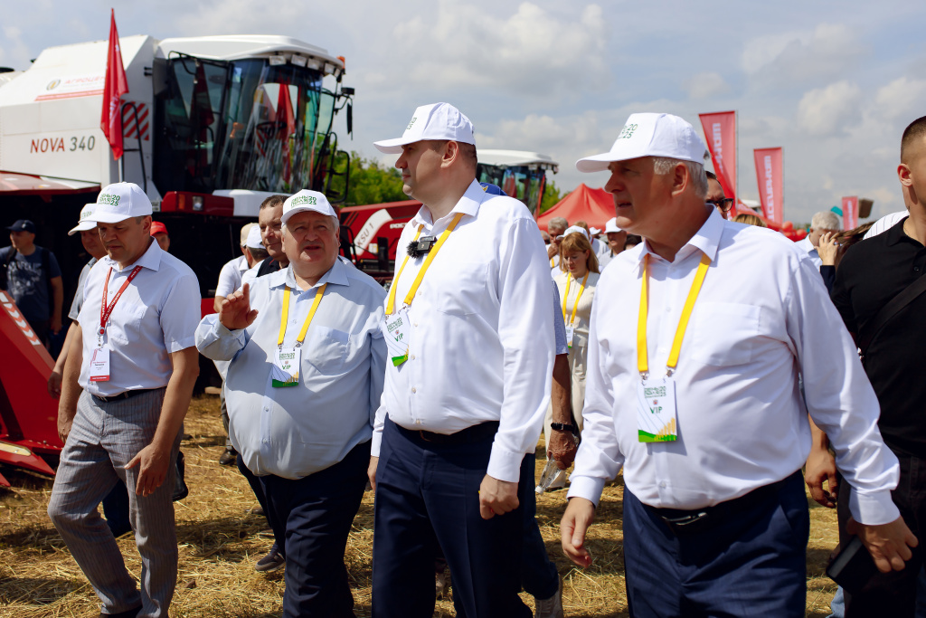 Ростсельмаш: техника, проверенная Оренбургской областью Ростсельмаш: техника, проверенная Оренбургской областью