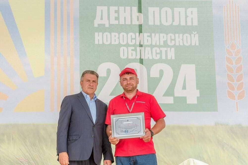 Награждение сотрудника сервисной службы Ростсельмаш Награждение сотрудника сервисной службы Ростсельмаш