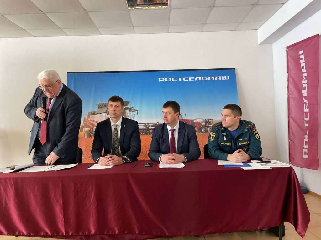 Ростсельмаш: «Липецкая область делает упор на российскую высокопроизводительную технику» Ростсельмаш: «Липецкая область делает упор на российскую высокопроизводительную технику»